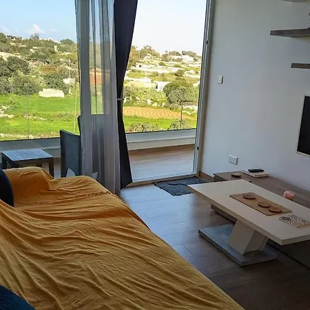 아파트 Luxurious 2 Bedroom With Country View 마르사실로크
