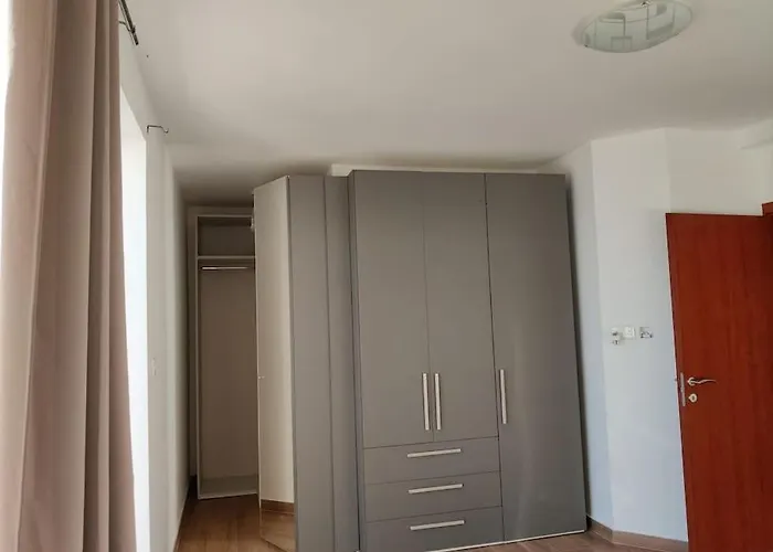 Luxurious 2 Bedroom With Country View *