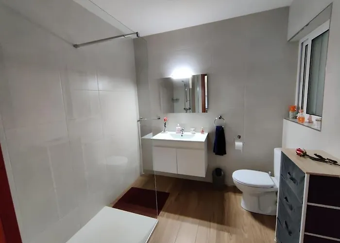 Luxurious 2 Bedroom With Country View Apartament