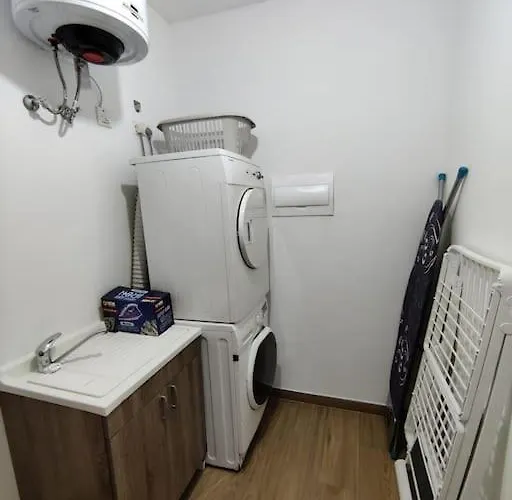 Luxurious 2 Bedroom With Country View *