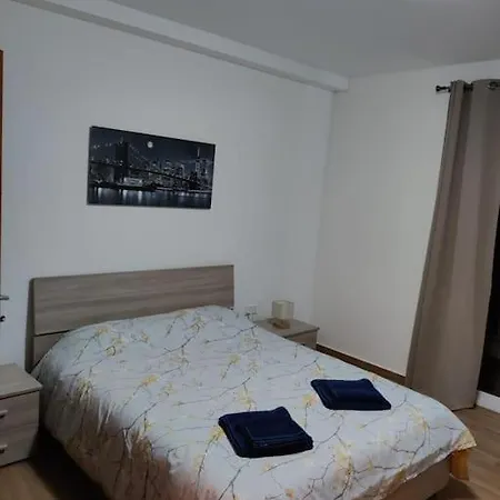 Luxurious 2 Bedroom With Country View Daire *