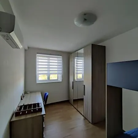 Luxurious 2 Bedroom With Country View Daire *