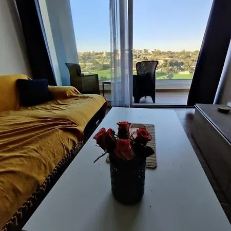 Luxurious 2 Bedroom With Country View Apartment *