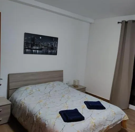 Luxurious 2 Bedroom With Country View Apartmán *